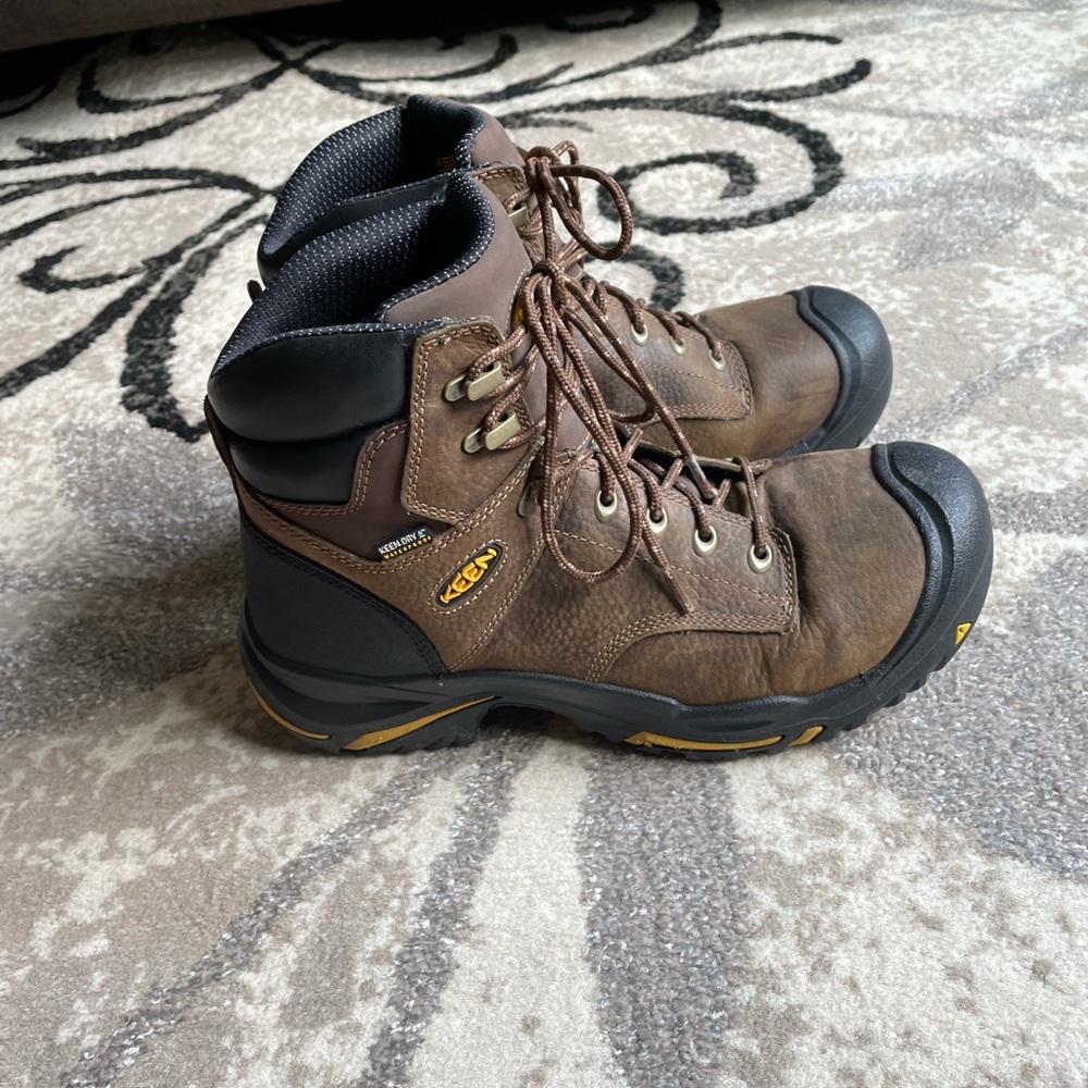 Keen dry, waterproof, brown leather lace up boots